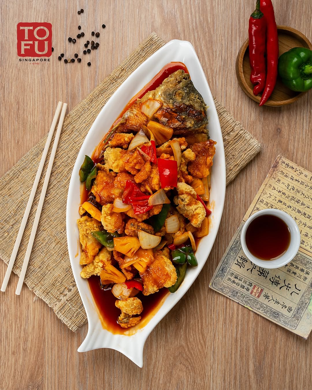 Perpaduan rasa gurih, segar, dan manis yang bikin lidah nggak berhenti nagih! Gurame Asam Manis