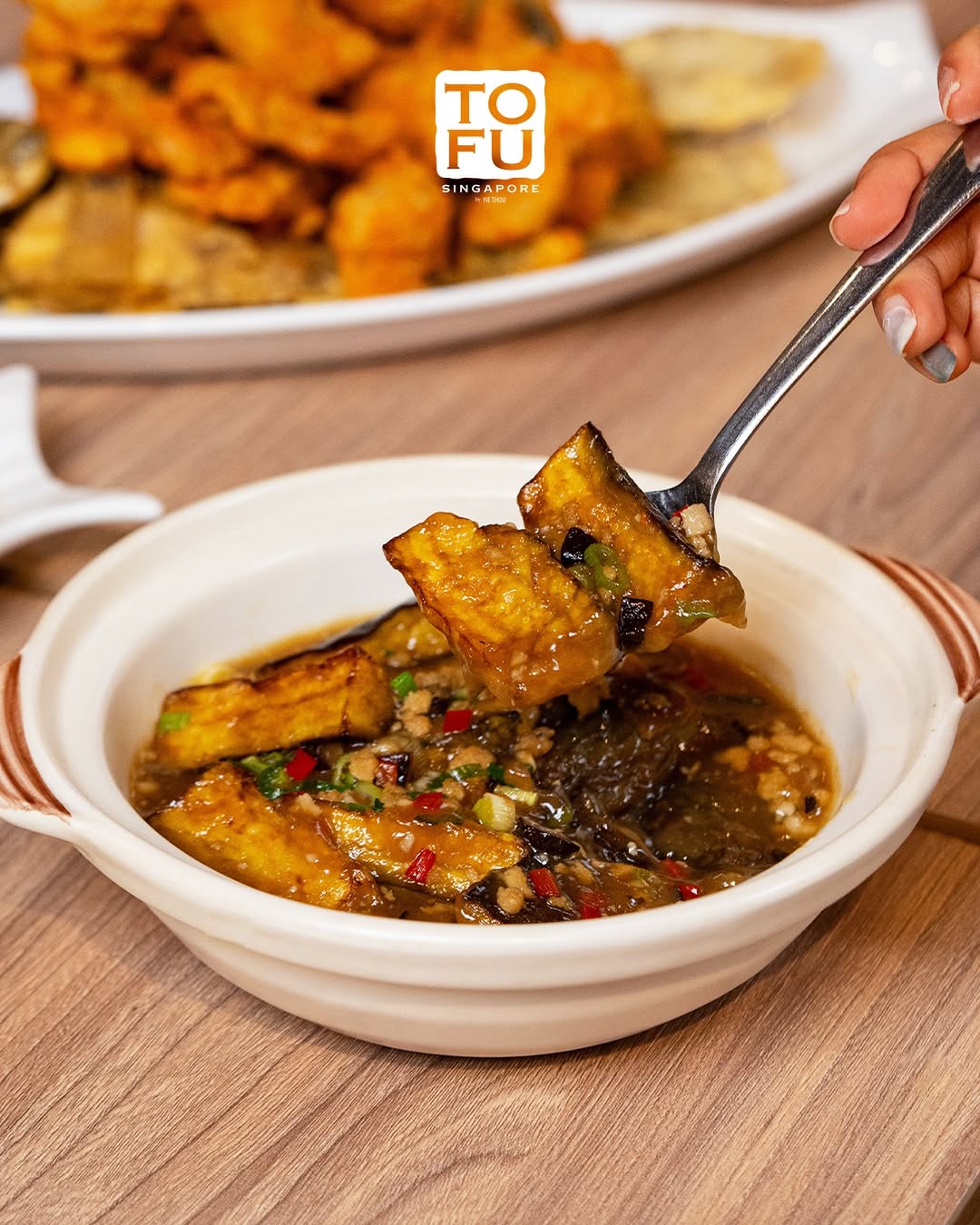 Sapo Terong khas Tofu Singapore ini bukan sekadar lauk biasa 🍲Dengan tekstur lembut yang berpad